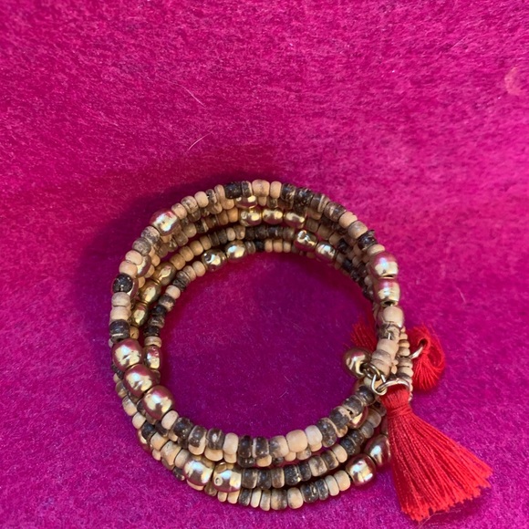 Chico’s Wrap Wooden & Gold Tone Beaded Bracelet - Picture 3 of 4